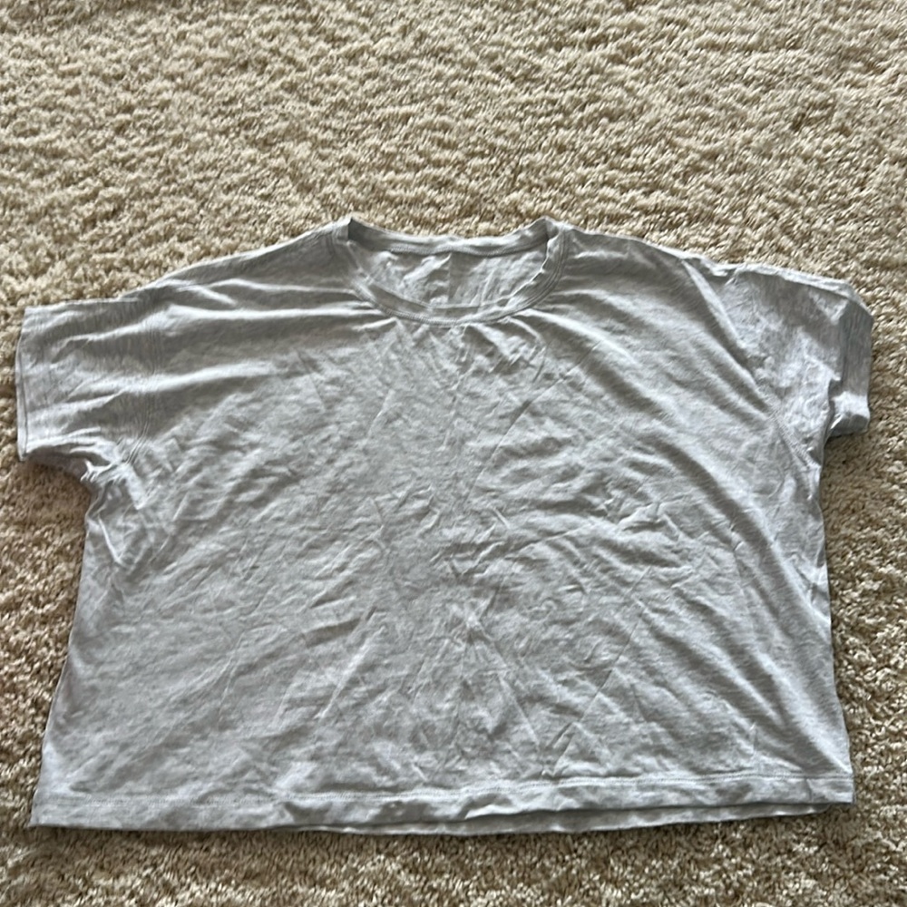 Lululemon light gray cropped short sleeve shirt loose fit size 4